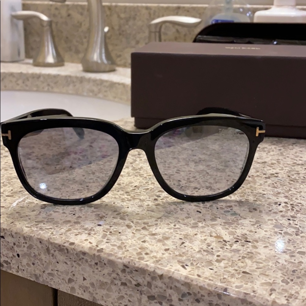 TOM FORD BRAND NEW SUNNIES - Picture 6 of 7